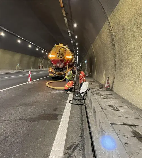 云和隧道排水渠清淤